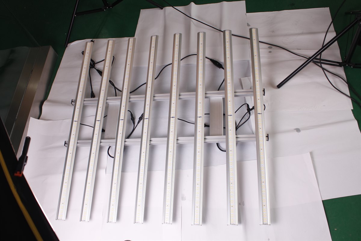 Multibar horticultural LED fixture arranged for visual inspection