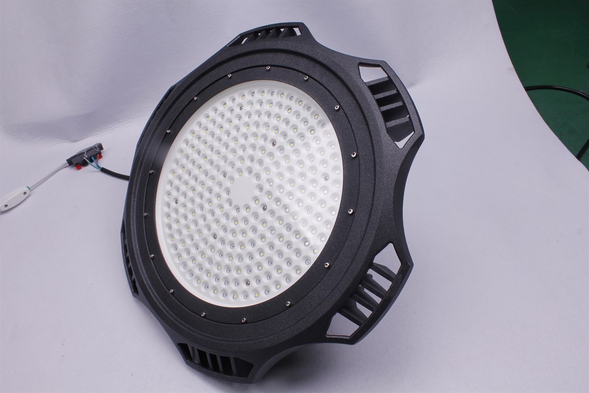 Round New Lights horticultural LED luminaire showing lens and housing construction