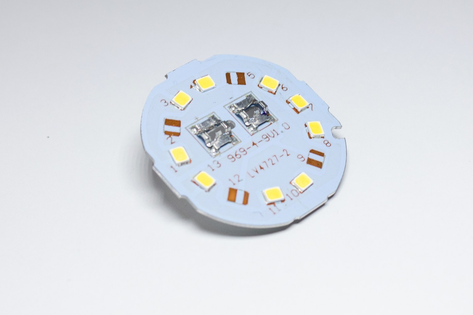 Surface-mounted LED packages arranged on a circular lamp board at New Lights