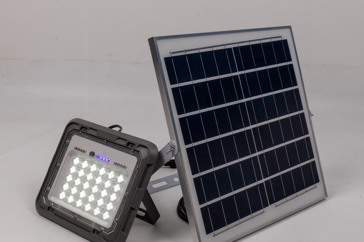 New Lights split solar flood light with photovoltaic panel