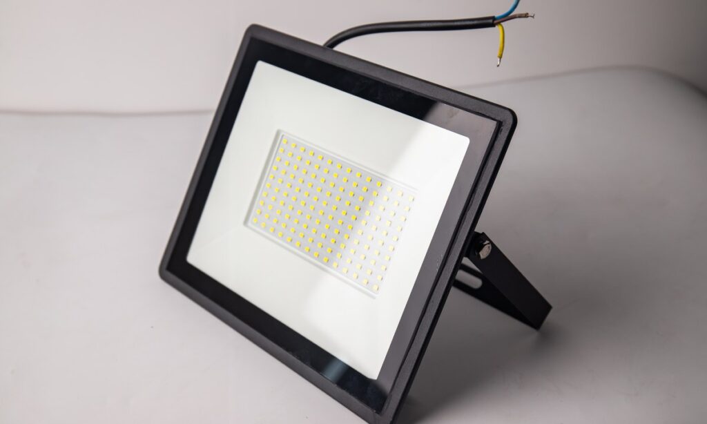 New Lights LED floodlight with adjustable bracket
